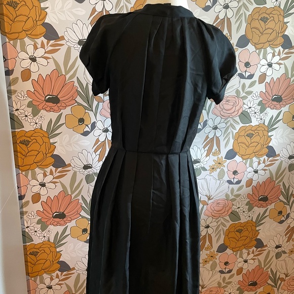 BANANA REPUBLIC Women's V-Neck Pleated Dress Size 2 - Picture 3 of 4